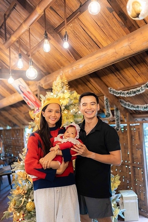 Hoa hậu H’hen Niê được chồng giúp chỉnh sửa phục trang tại sự kiện