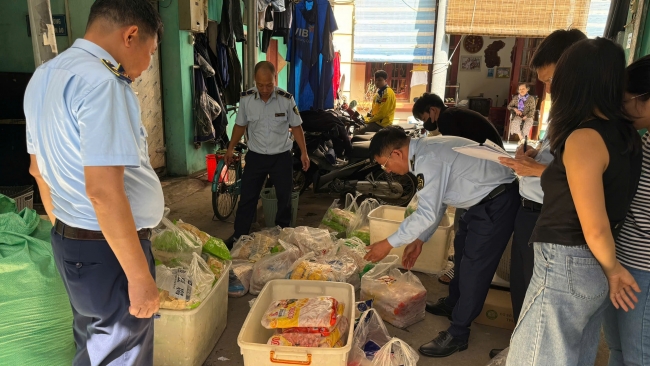 Mở đợt cao điểm chống buôn lậu, gian lận thương mại và hàng giả dịp Tết Bính Ngọ 2026
