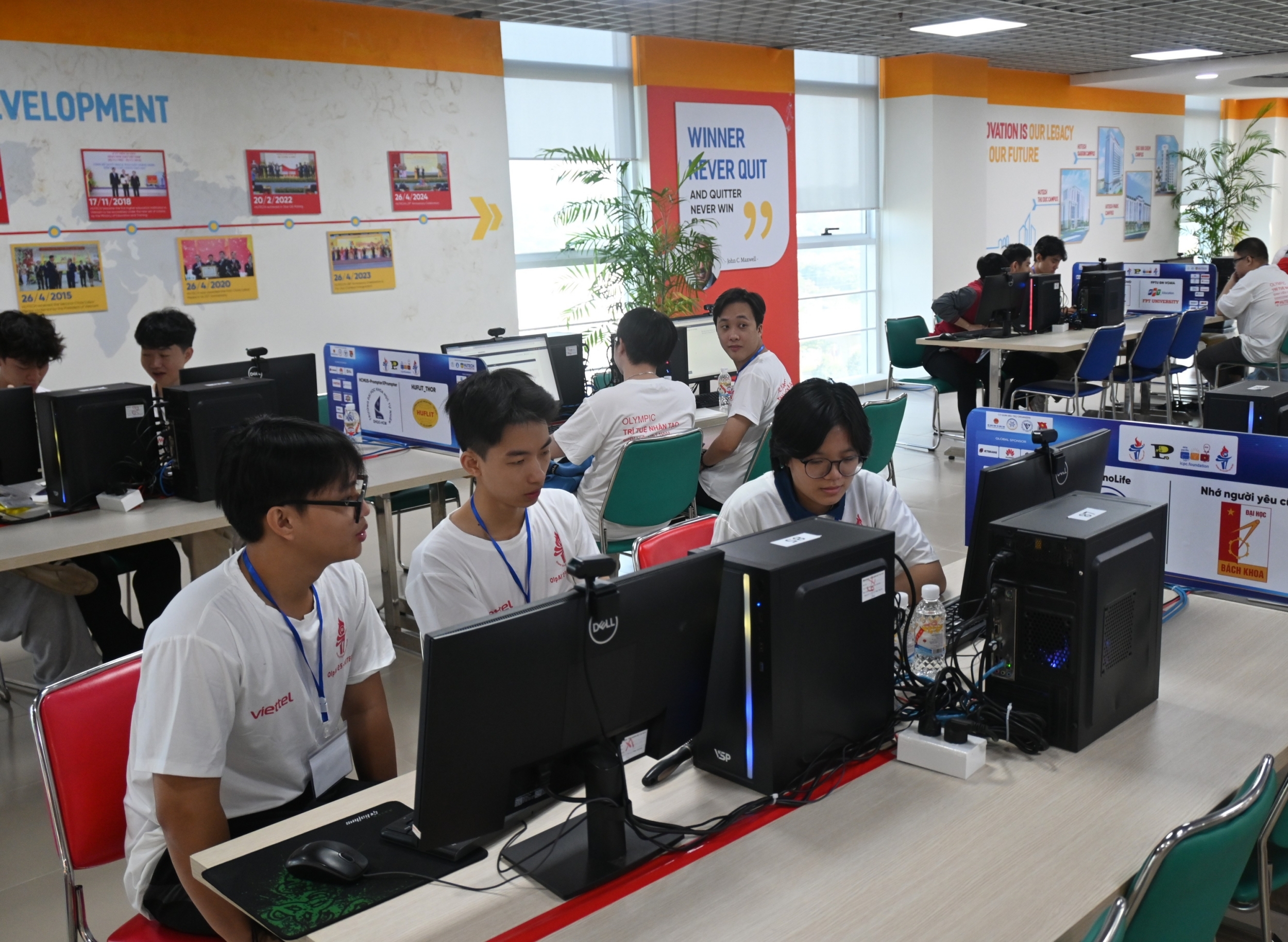 Gần 200 sinh viên bước vào kỳ thi Olympic Trí tuệ nhân tạo Sinh viên Việt Nam lần đầu tiên