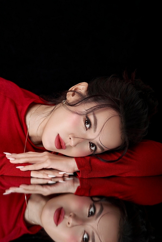 Lê Tú Vi khoe sắc quyến rũ trong bộ ảnh đầm đỏ rực rỡ Lê Tú Vi khoe sắc quyến rũ trong bộ ảnh đầm đỏ rực rỡ