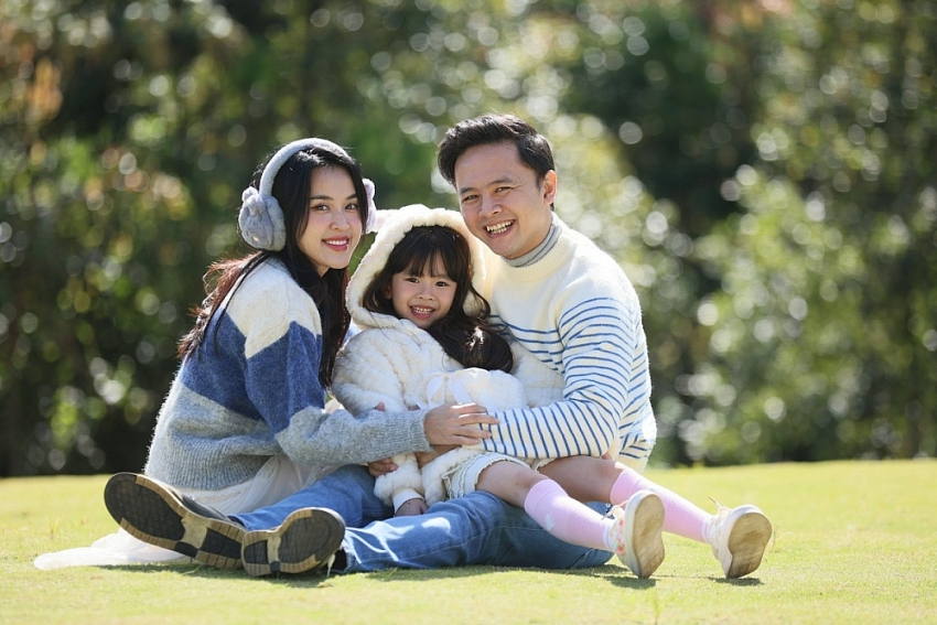 Lê Tú Vi khoe sắc quyến rũ trong bộ ảnh đầm đỏ rực rỡ Lê Tú Vi khoe sắc quyến rũ trong bộ ảnh đầm đỏ rực rỡ