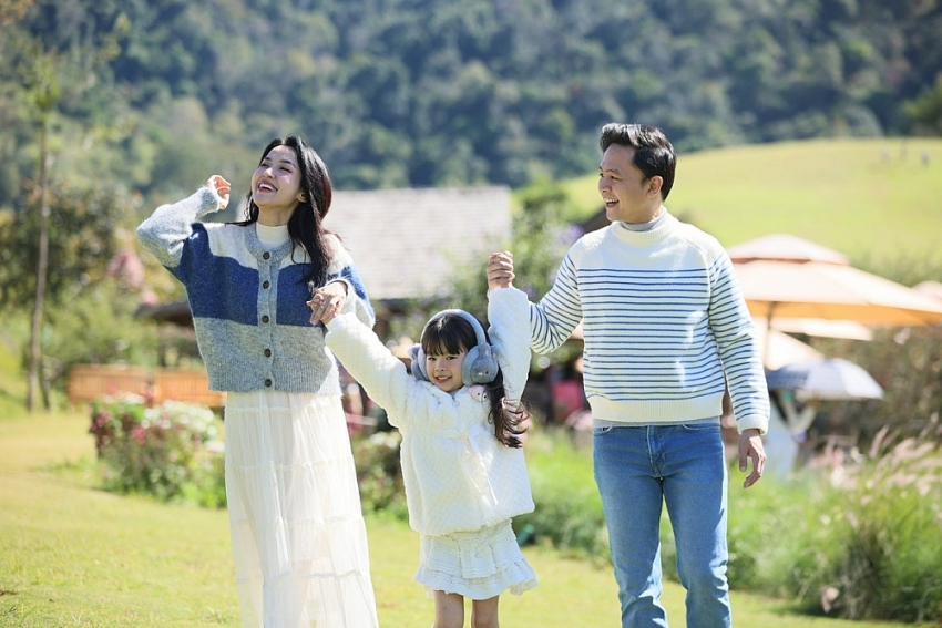 Lê Tú Vi khoe sắc quyến rũ trong bộ ảnh đầm đỏ rực rỡ Lê Tú Vi khoe sắc quyến rũ trong bộ ảnh đầm đỏ rực rỡ