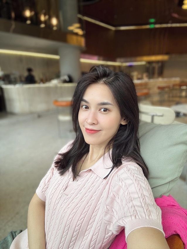 Lê Tú Vi khoe sắc quyến rũ trong bộ ảnh đầm đỏ rực rỡ Lê Tú Vi khoe sắc quyến rũ trong bộ ảnh đầm đỏ rực rỡ