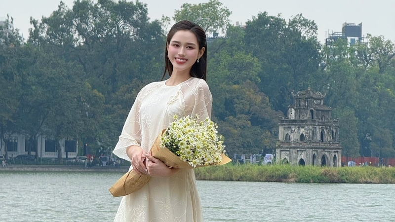 Đỗ Thị Hà lộ diện với vẻ đẹp dịu dàng, thần thái hạnh phúc sau khi kết hôn