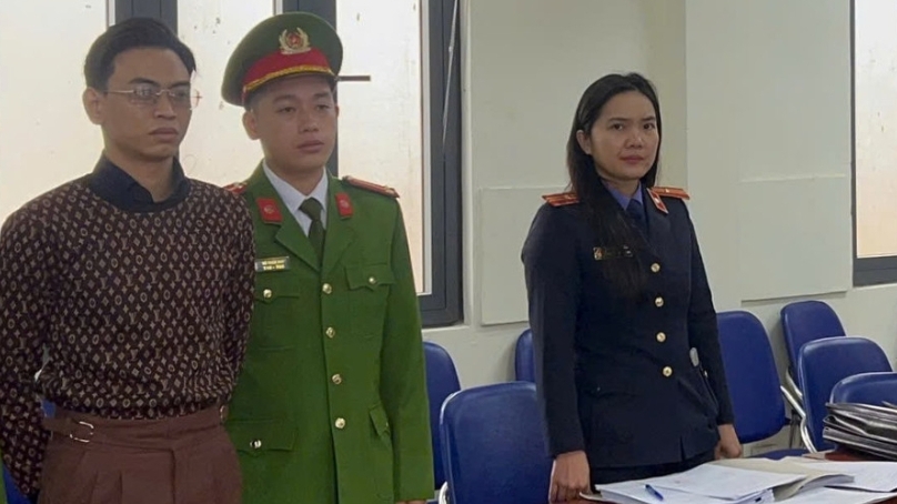 Bắt "Tổng tài" giơ tay chỉ đạo đánh người tại quán cà phê ở Hà Nội