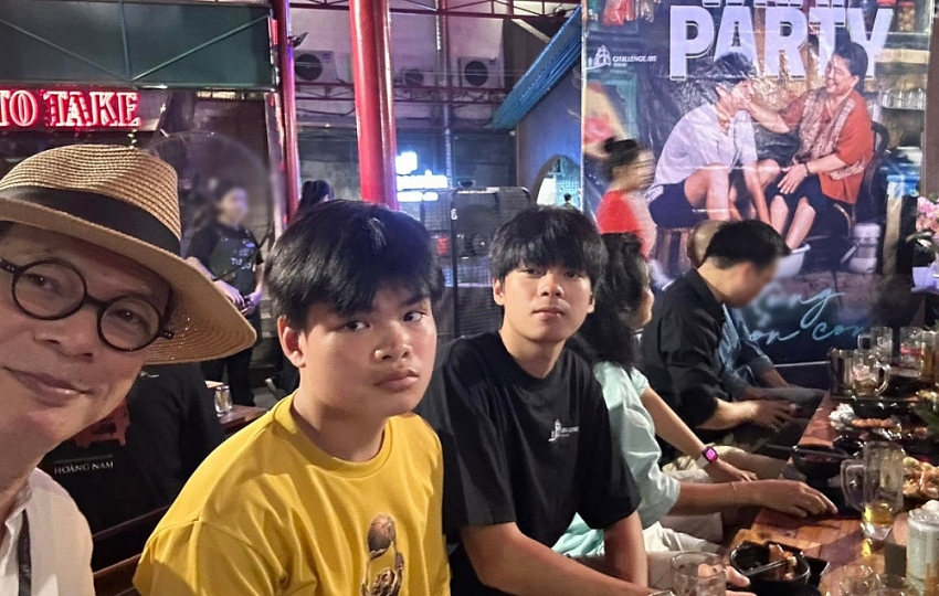 Đạo diễn Trần Lực cùng con trai đóng phim điện ảnh Đạo diễn Trần Lực cùng con trai đóng phim điện ảnh