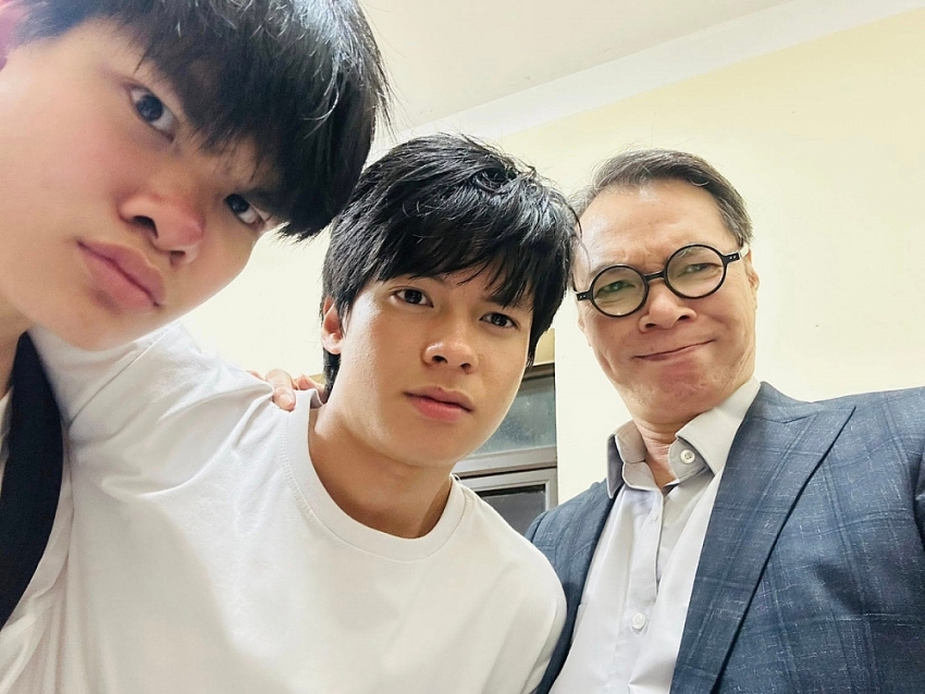 Đạo diễn Trần Lực cùng con trai đóng phim điện ảnh Đạo diễn Trần Lực cùng con trai đóng phim điện ảnh