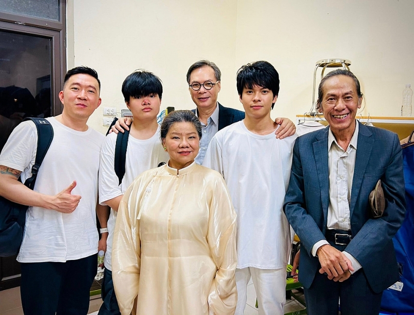 Đạo diễn Trần Lực cùng con trai đóng phim điện ảnh Đạo diễn Trần Lực cùng con trai đóng phim điện ảnh