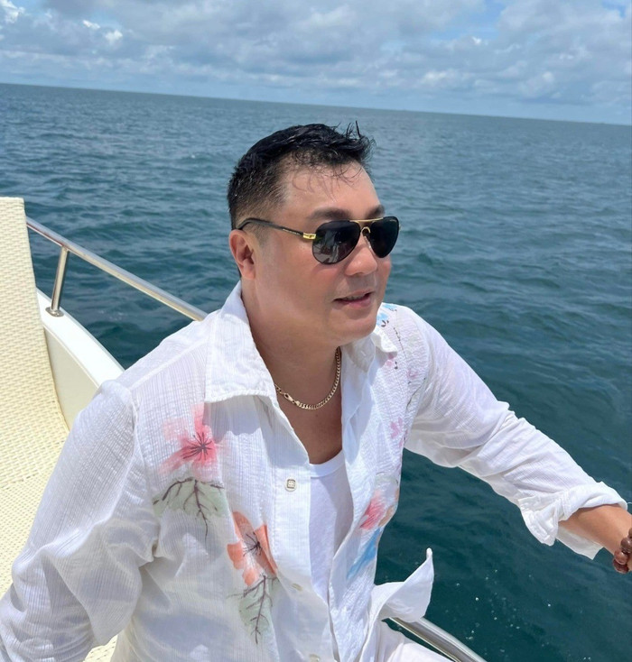 Nam tài tử đình đám Lý Hùng: Tiết lộ cát xê mấy chục cây vàng, U60 vẫn độc thân, sống trong biệt thự 700 m2 giữa Sài Thành