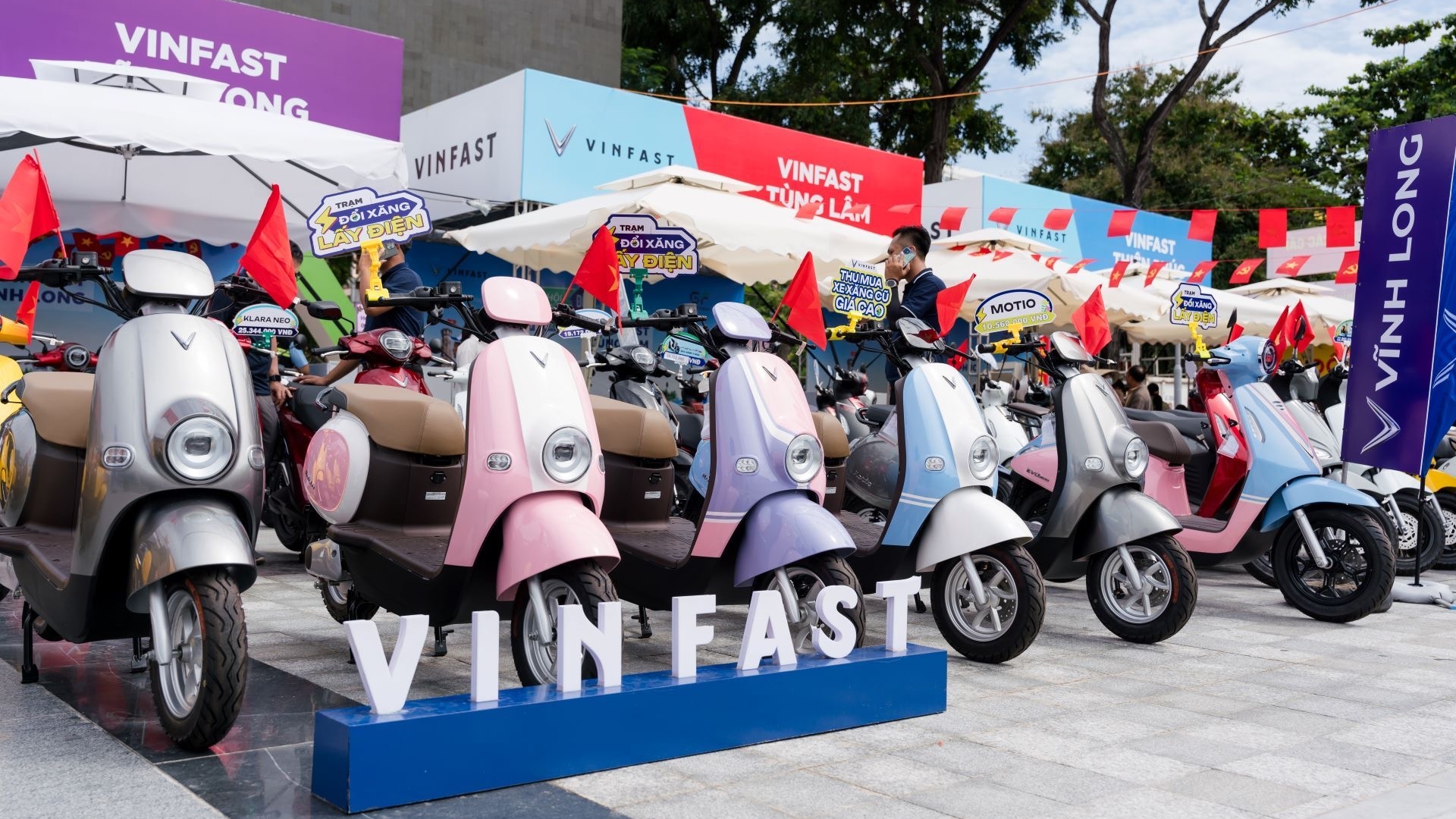 Xe máy điện lên ngôi - xe máy xăng hết thời “làm giá”: Người tiêu dùng hưởng lợi kép