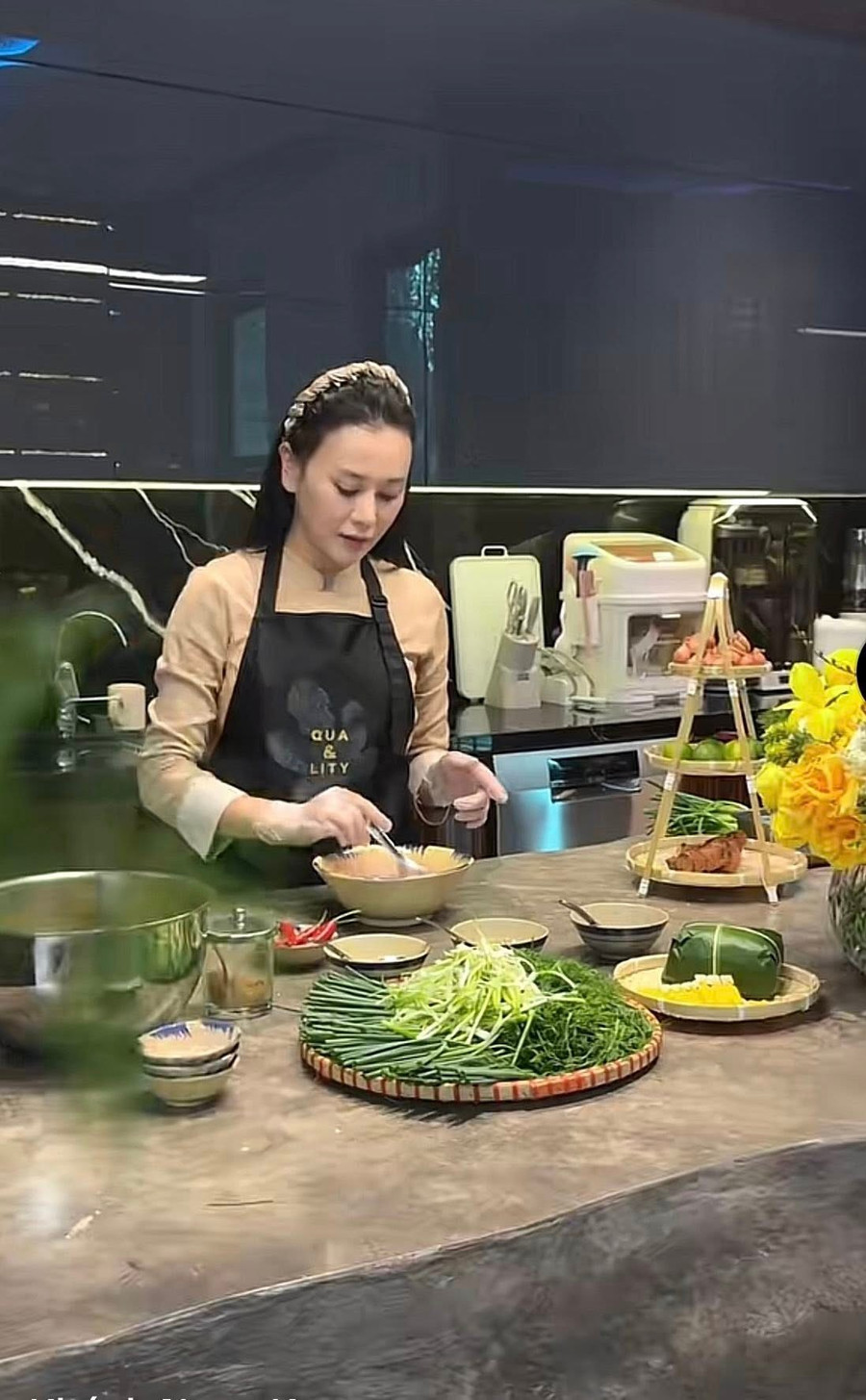 Phương Oanh bất ngờ xuất hiện sau biến cố gia đình, vẻ thoáng buồn gây chú ý