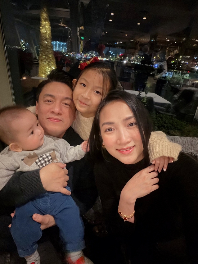 Lam Trường và hôn nhân viên mãn bên vợ trẻ kém 17 tuổi Lam Trường và hôn nhân viên mãn bên vợ trẻ kém 17 tuổi