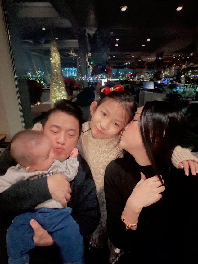 Lam Trường và hôn nhân viên mãn bên vợ trẻ kém 17 tuổi Lam Trường và hôn nhân viên mãn bên vợ trẻ kém 17 tuổi