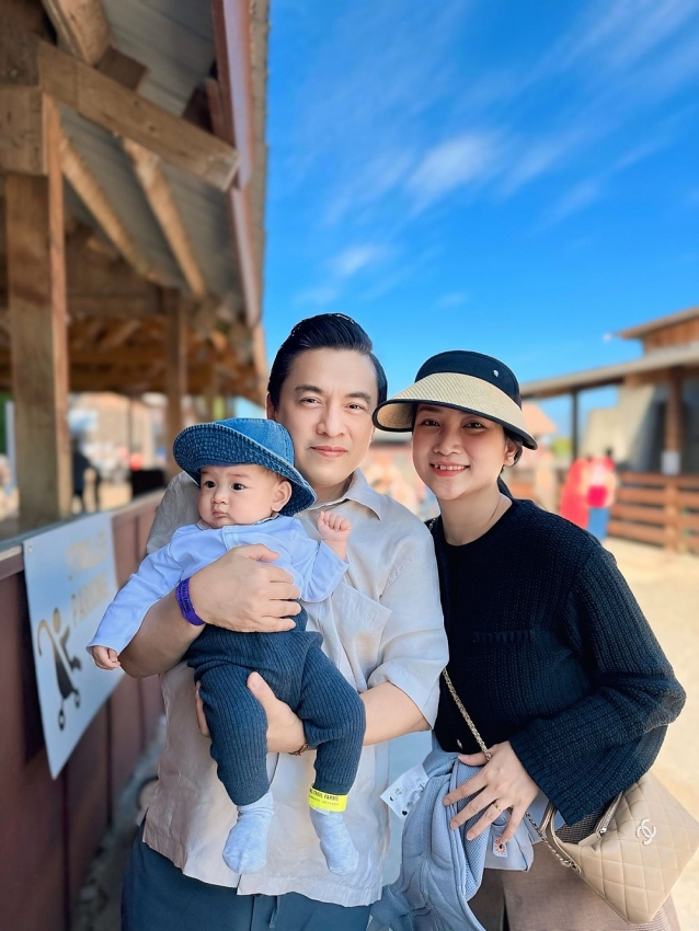 Lam Trường và hôn nhân viên mãn bên vợ trẻ kém 17 tuổi Lam Trường và hôn nhân viên mãn bên vợ trẻ kém 17 tuổi