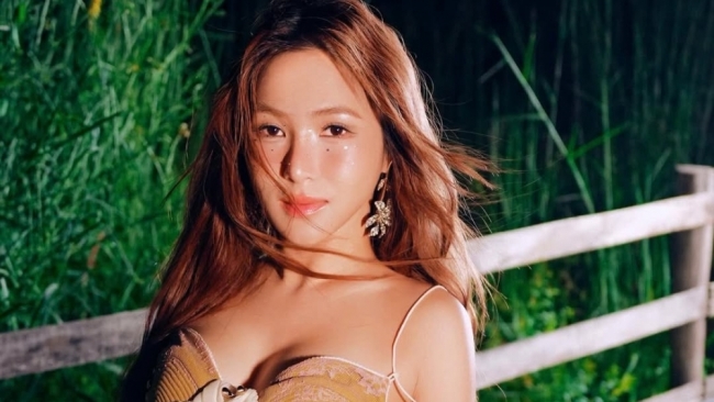 Hương Tràm xinh đẹp, thần thái đỉnh cao trong MV mới