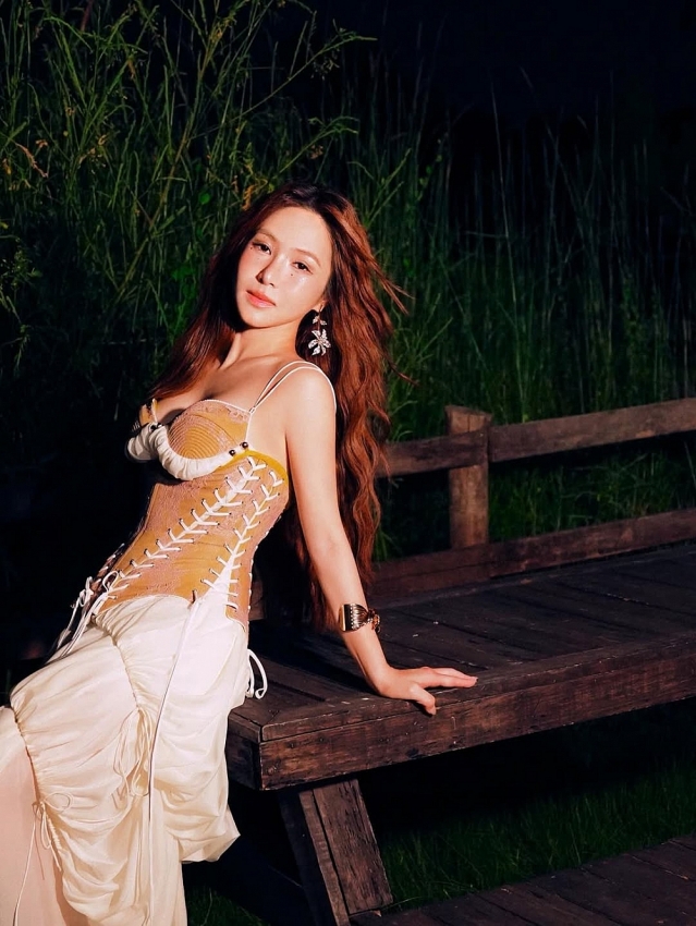 Hương Tràm xinh đẹp, thần thái đỉnh cao trong MV mới Hương Tràm xinh đẹp, thần thái đỉnh cao trong MV mới