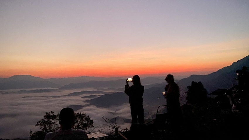 Đồn Đèn điểm chạm mây mới của Thái Nguyên khiến du khách mê mẩn