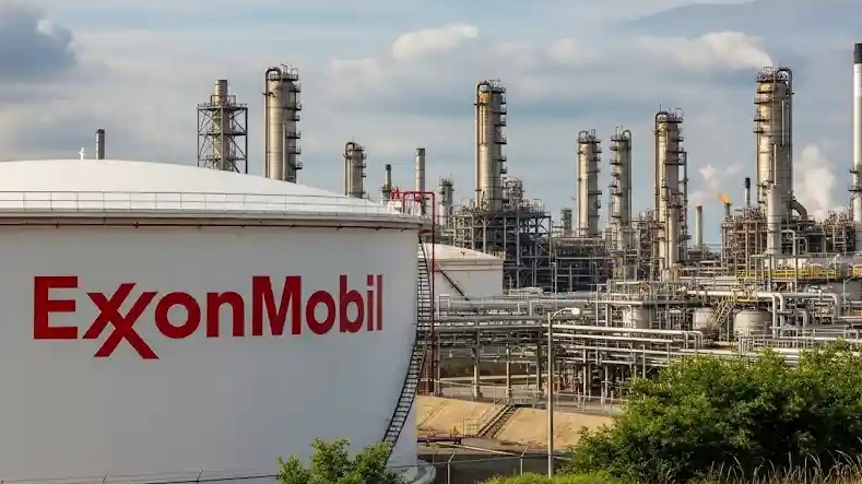 ExxonMobil quay lại tập trung vào nhiên liệu hóa thạch