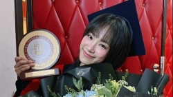 Lương Bích Hữu tươi rói trong ngày nhận bằng tốt nghiệp