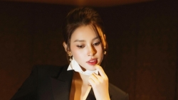 Hoa hậu Tiểu Vy đối mặt với kiếp nạn đặt hàng online