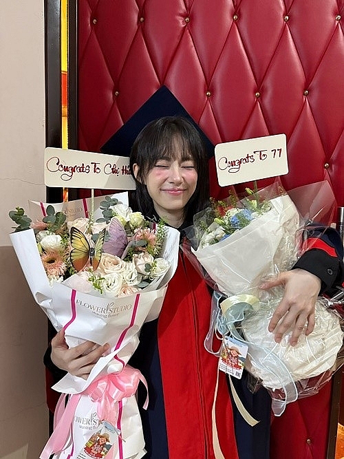 Lương Bích Hữu tươi rói trong ngày nhận bằng tốt nghiệp