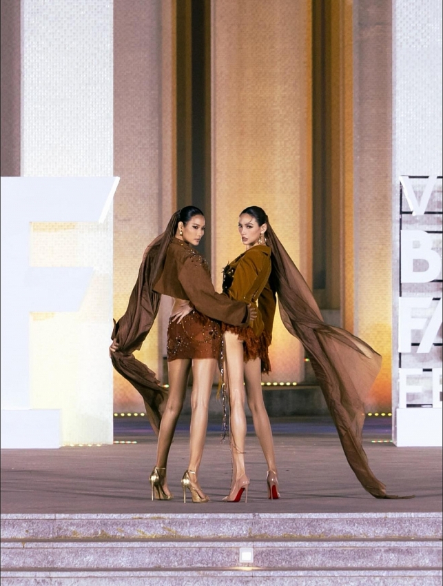 Á hậu Hoàng Thùy hết lời khen ngợi siêu mẫu Võ Hoàng Yến