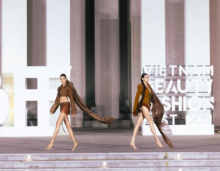 Á hậu Hoàng Thùy hết lời khen ngợi siêu mẫu Võ Hoàng Yến