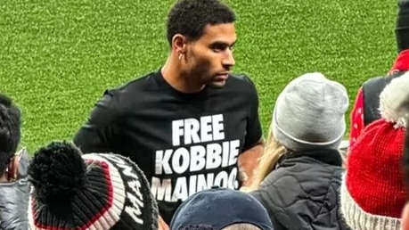 Anh trai đòi Man Utd "trả tự do" cho Kobbie Mainoo