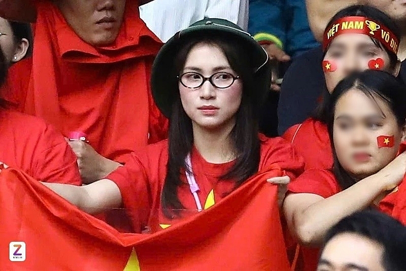 Hòa Minzy - Phương Thanh cổ vũ thể thao Việt Nam ở SEA Games 33