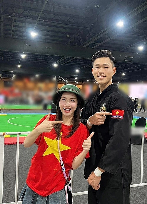 Hòa Minzy - Phương Thanh cổ vũ thể thao Việt Nam ở SEA Games 33