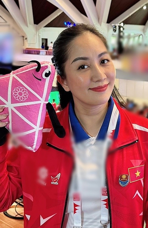 Hòa Minzy - Phương Thanh cổ vũ thể thao Việt Nam ở SEA Games 33