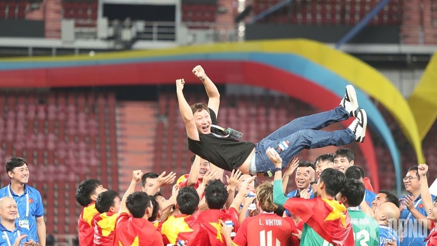 U22 Việt Nam nhận thưởng lớn, HLV Kim Sang-sik đi vào lịch sử