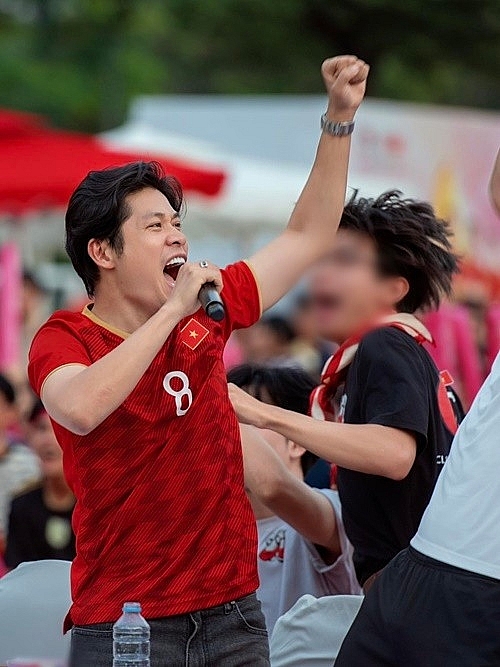 Sao Việt vỡ òa trước thành tích của U22 Việt Nam