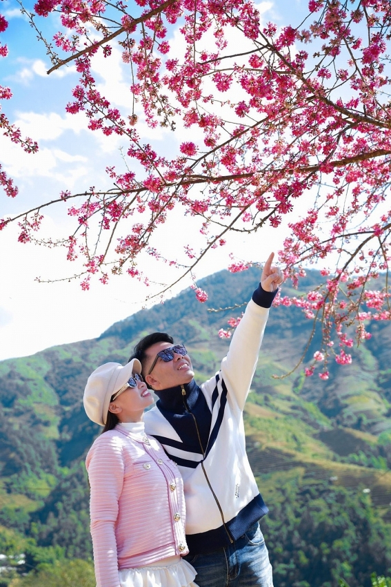 Hoa tớ dày nở rộ, Mí Háng gọi mời du khách