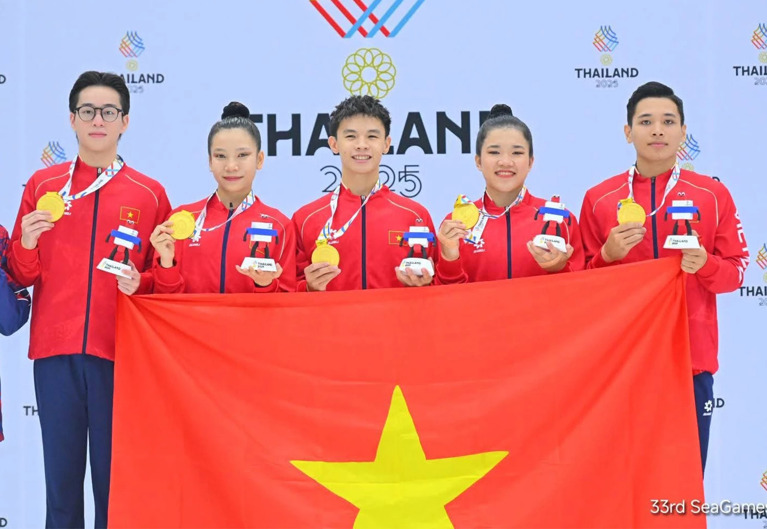 Đoàn thể thao Việt Nam giành thêm 13 huy chương vàng trong ngày thi đấu 19-12 SEA Games 33 Các vận động viên đội thể dục aerobic giành huy chương Vàng. (Nguồn: TTVN)