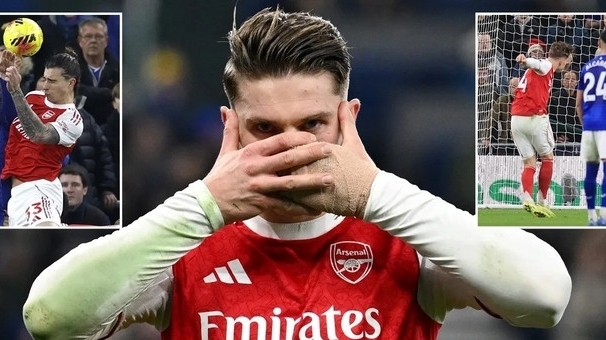 Arsenal chật vật đòi lại ngôi đầu Ngoại hạng Anh