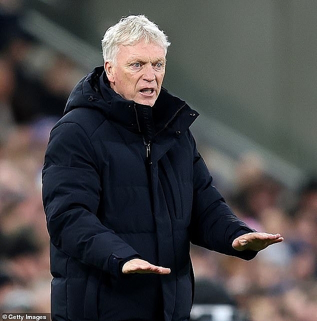 Arsenal chật vật đòi lại ngôi đầu Ngoại hạng Anh