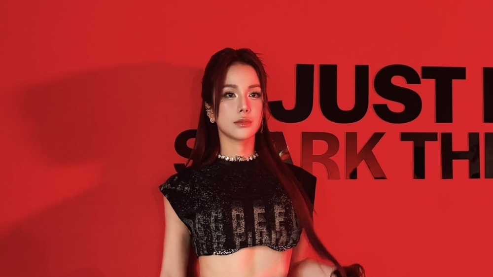 Diệp Lâm Anh khoe vóc dáng bốc lửa, khỏe khoắn