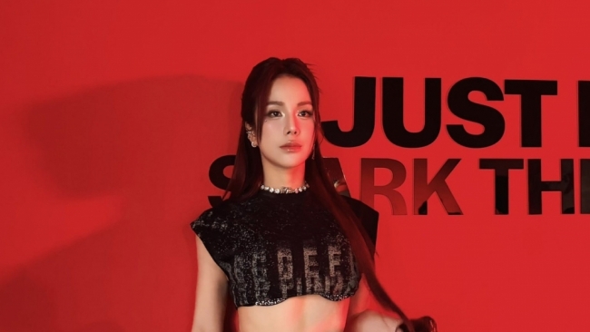 Diệp Lâm Anh khoe vóc dáng bốc lửa, khỏe khoắn