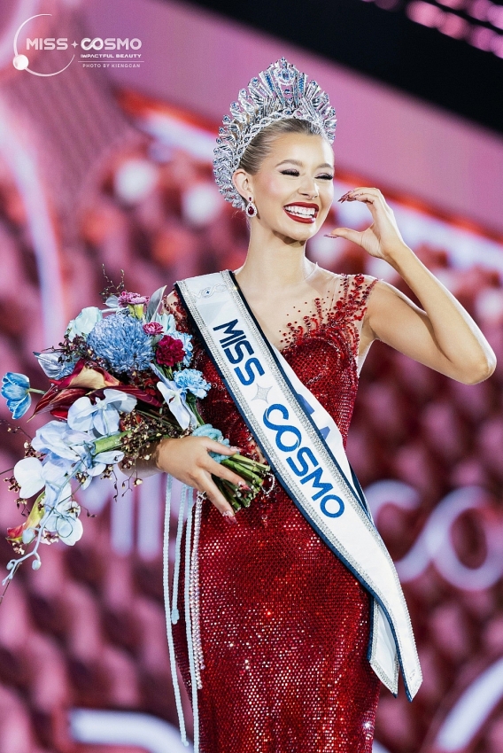 Người đẹp Mỹ đăng quang Miss Cosmo 2025, Phương Linh lọt vào top 10