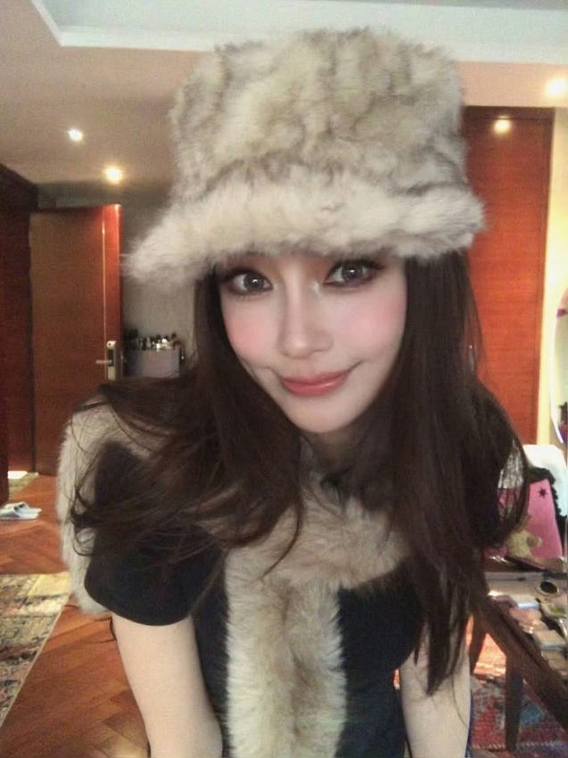 Angelababy gây sốt trên mạng xã hội xứ Trung với hình Y2K trẻ trung
