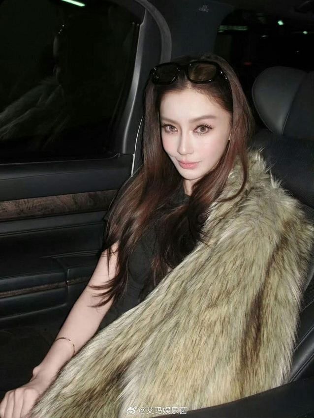 Angelababy gây sốt trên mạng xã hội xứ Trung với hình Y2K trẻ trung
