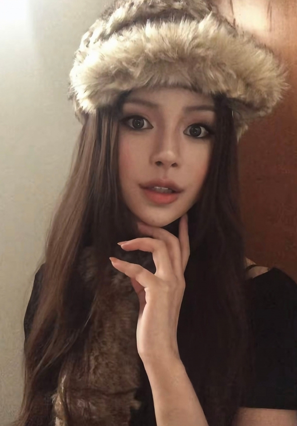 Angelababy gây sốt trên mạng xã hội xứ Trung với hình Y2K trẻ trung