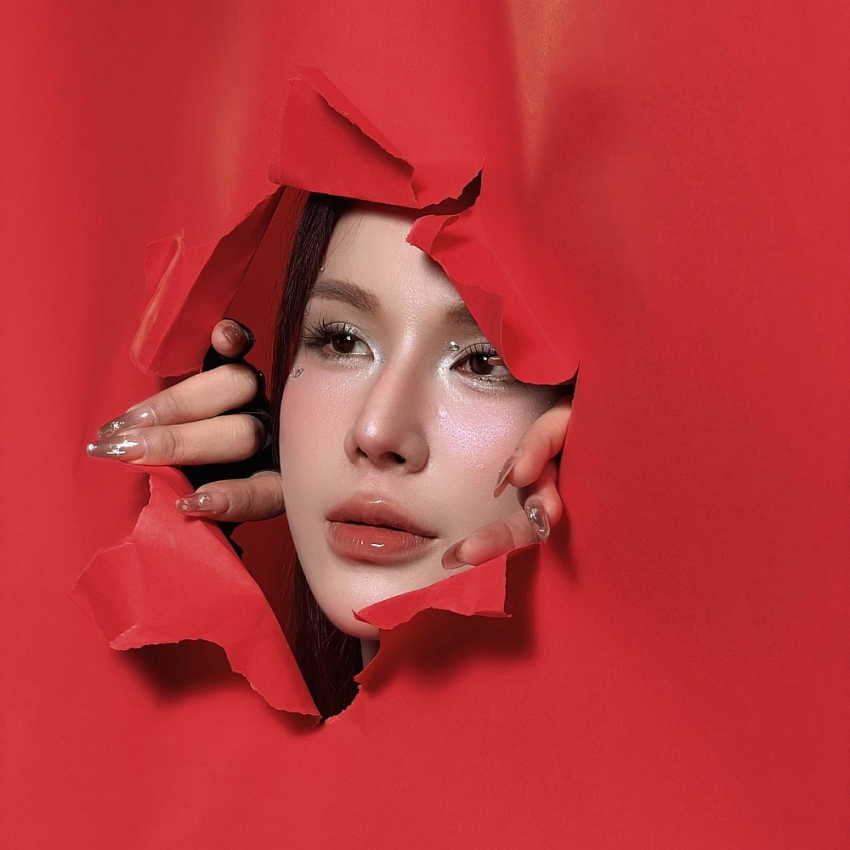 Diệp Lâm Anh khoe vóc dáng bốc lửa, khỏe khoắn