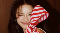 Khả Ngân khoe visual “10 điểm không có nhưng” trong bộ ảnh đón Noel