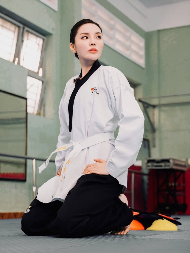 Hoa hậu Nguyễn Cao Kỳ Duyên mạnh mẽ trong bộ võ phục