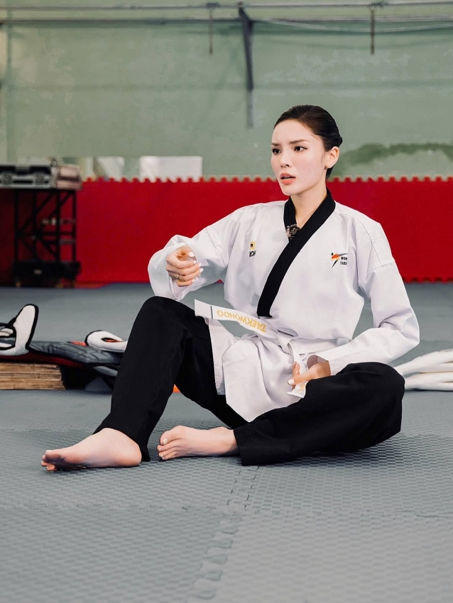 Hoa hậu Nguyễn Cao Kỳ Duyên mạnh mẽ trong bộ võ phục