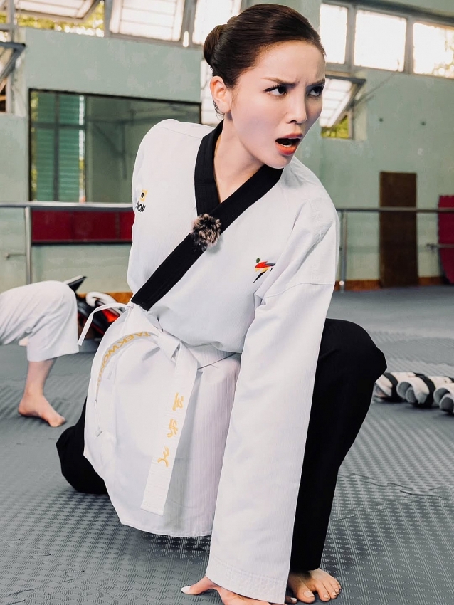 Hoa hậu Nguyễn Cao Kỳ Duyên mạnh mẽ trong bộ võ phục