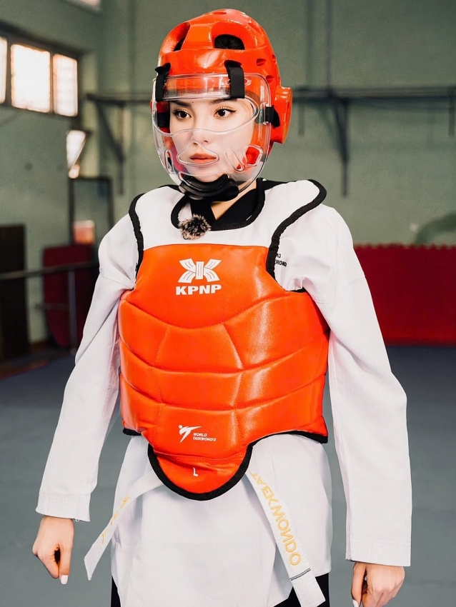 Hoa hậu Nguyễn Cao Kỳ Duyên mạnh mẽ trong bộ võ phục