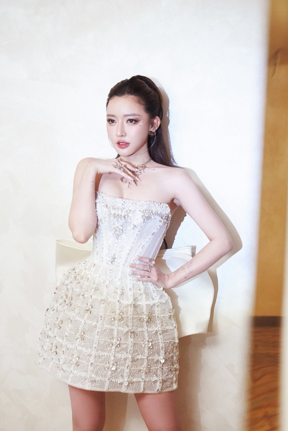 Bích Phương xinh đẹp đón Giáng sinh, visual ngọt ngào khiến fan khó rời mắt